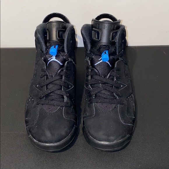 🔥Barely used Jordan retro 6 “UNC” size 5y🔥 - Picture 2 of 8